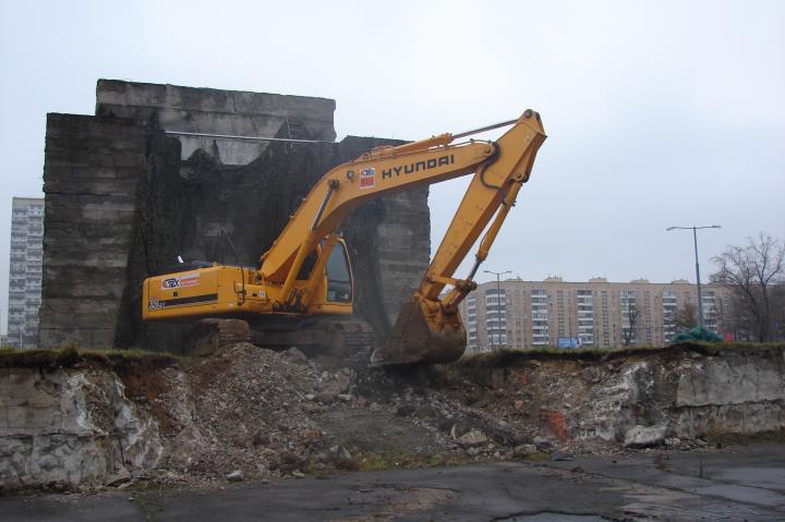 Компания Техоптимум-демонтаж зданий и сооружений.
Экскаватор HYUNDAI 320 LC-7 компании Техоптимум.