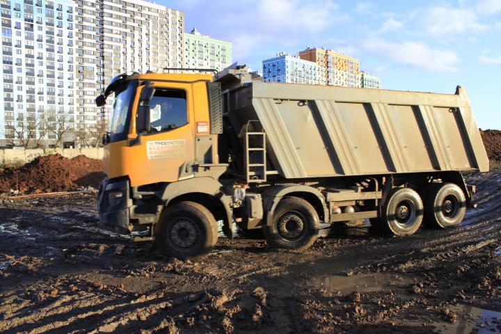 Компания Техоптимум-разработка котлована и вывоз грунта.
Cамосвал RENAULT K 440 компании Техоптимум.