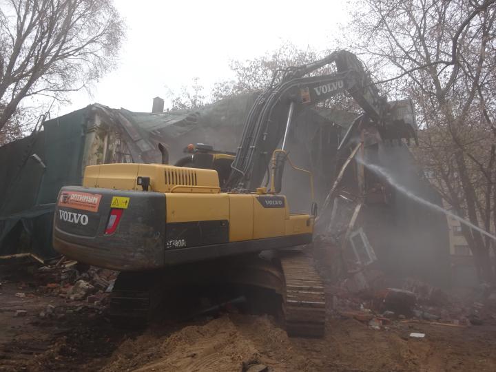 Компания Техоптимум-демонтаж строения.
Экскаватор VOLVO 380 компании Техоптимум.