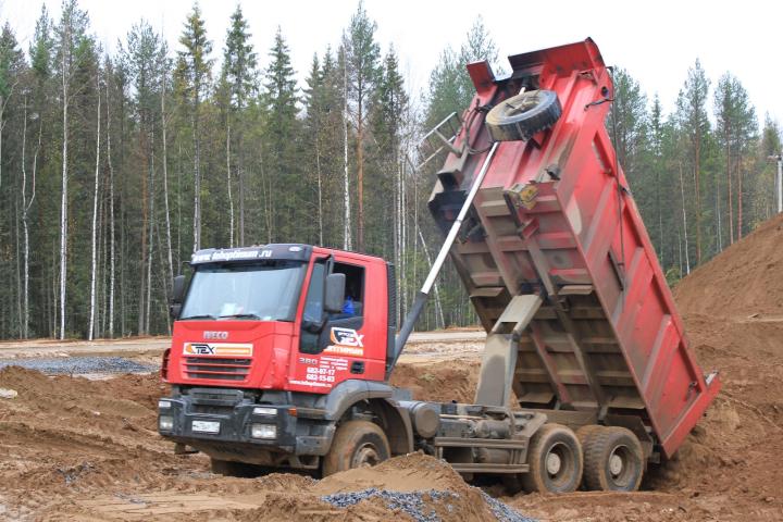 Компания Техоптимум-разработка котлована и вывоз грунта.
Cамосвалы IVECO Trakker 380 компании Техоптимум.